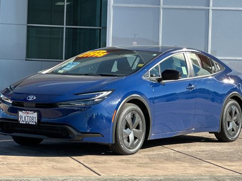Used 2024 Toyota Prius LE FWD image 8