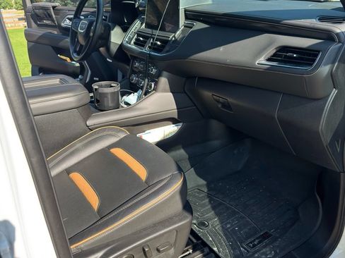 Used 2024 GMC Yukon AT4 w/ Technology Package AWD/4WD image 11