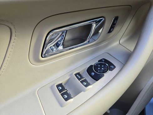 Used 2014 Ford Taurus SEL w/ Equipment Group 201A image 8