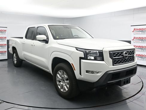 Used 2022 Nissan Frontier SV w/ Technology Package AWD/4WD image 2