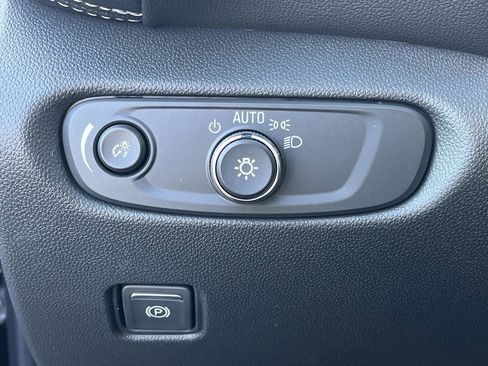 New 2025 Chevrolet Blazer LT w/ Convenience Package image 18