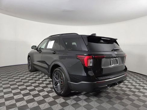 Used 2025 Ford Explorer ST-Line w/ ST-Line Street Pack image 7