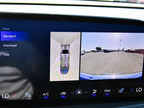 Used 2024 Chevrolet Traverse LT FWD image 23