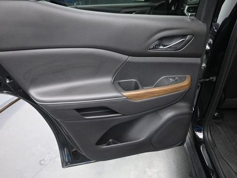 Used 2023 GMC Acadia SLE w/ Driver Convenience Package FWD image 13