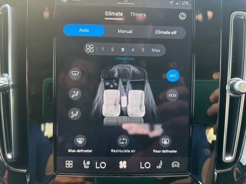 Used 2021 Volvo XC40 P8 Recharge w/ Advanced Package image 22