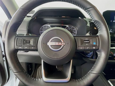 Used 2025 Nissan Pathfinder SL AWD/4WD image 14