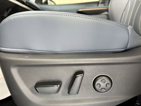 New 2025 Nissan Ariya Platinum image 22