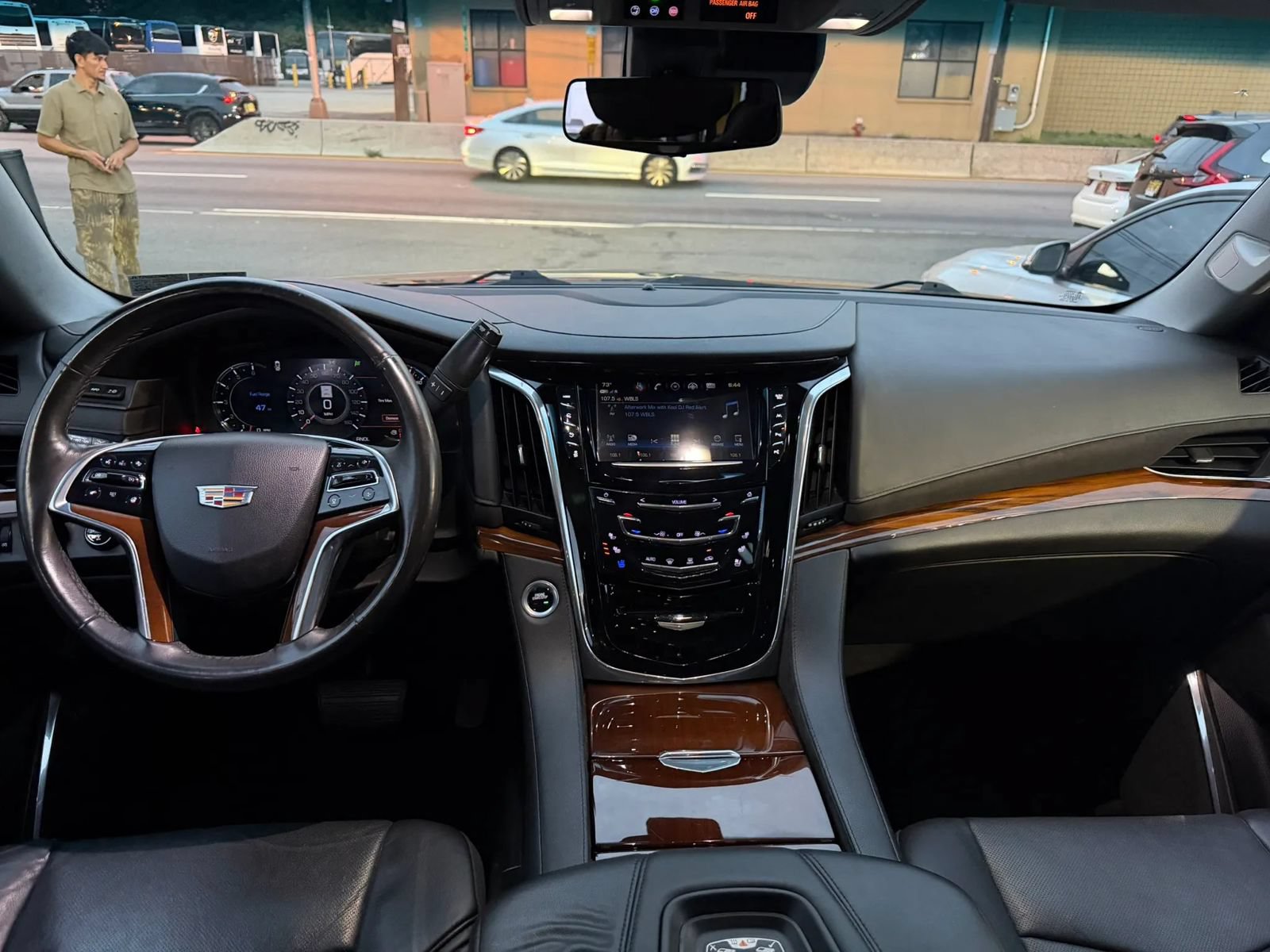Used 2017 Cadillac Escalade Premium Luxury AWD/4WD image 7