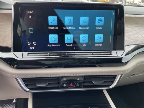 New 2026 Volkswagen Atlas SE FWD image 19