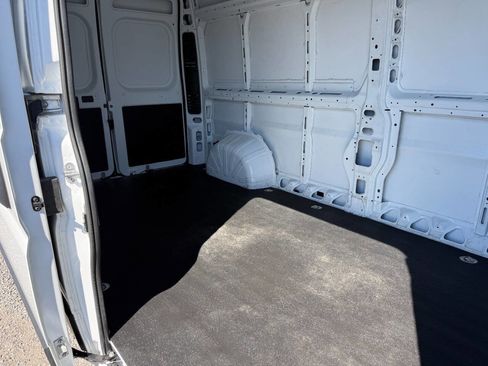 Used 2024 RAM ProMaster 2500 w/ Convenience Group image 25