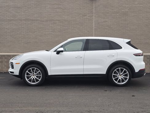 Certified 2023 Porsche Cayenne image 2