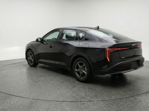 Used 2025 Kia K4 LXS image 6