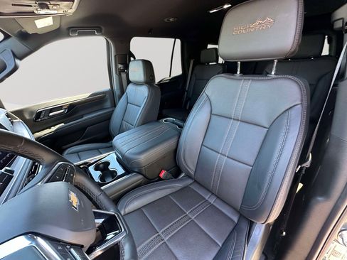 Used 2025 Chevrolet Tahoe High Country AWD/4WD image 22