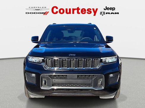 Certified 2023 Jeep Grand Cherokee Overland w/ Luxury Tech Group IV AWD/4WD image 9