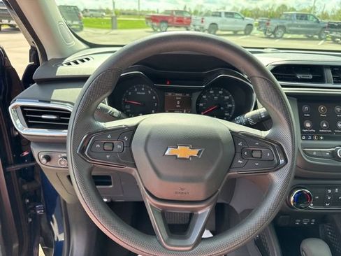Used 2023 Chevrolet TrailBlazer LT FWD image 22