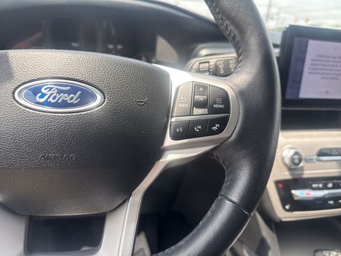 Used 2023 Ford Explorer XLT w/ Equipment Group 202A AWD/4WD image 20