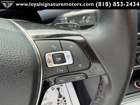 Used 2018 Volkswagen Passat 2.0T R-Line w/ R-Line Lighting Package FWD image 29