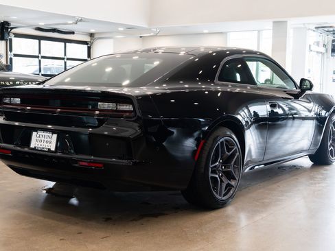 Used 2024 Dodge Charger Daytona R/T w/ Plus Group AWD/4WD image 4