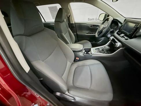 Used 2021 Toyota RAV4 LE image 25