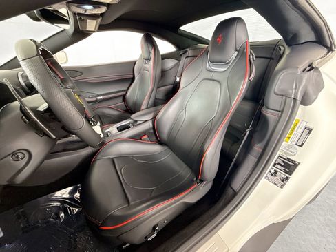 Certified 2022 Ferrari Portofino M RWD image 9