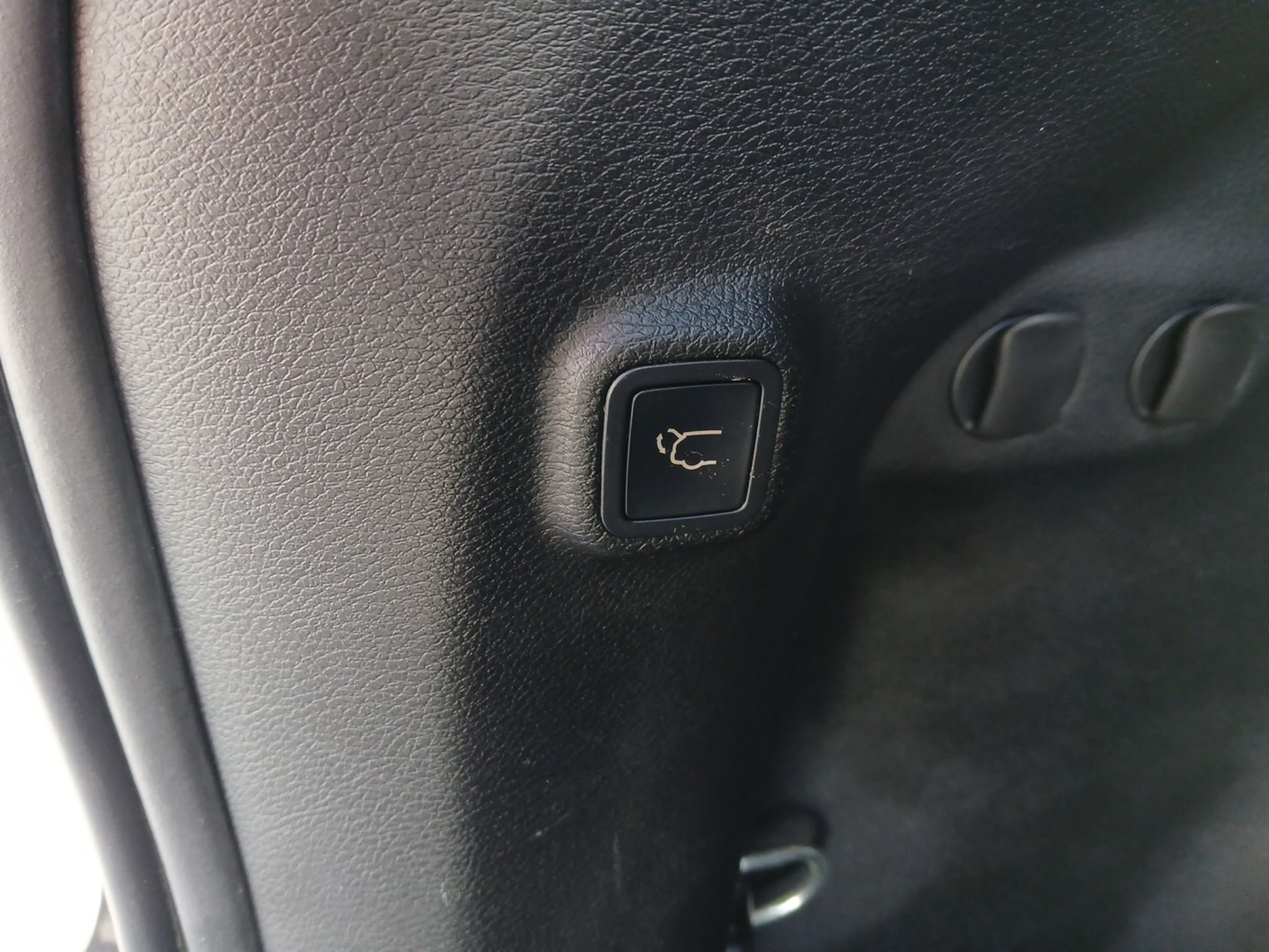 Used 2019 Jeep Cherokee High Altitude FWD image 29
