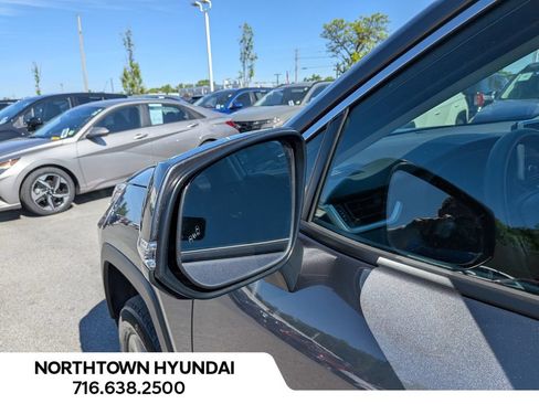Used 2025 Toyota RAV4 XLE AWD/4WD image 38