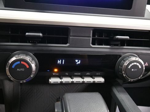 Used 2024 Toyota Tacoma TRD Off-Road AWD/4WD image 23
