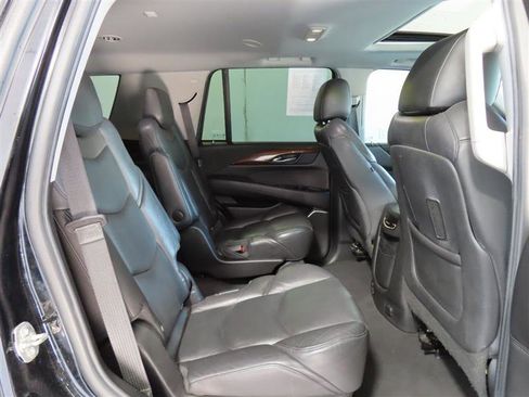 Used 2020 Cadillac Escalade Luxury AWD/4WD image 39