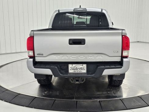 Used 2017 Toyota Tacoma TRD Sport w/ Tow Package (A/T) AWD/4WD image 4