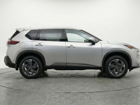 Used 2025 Nissan Rogue SV image 11