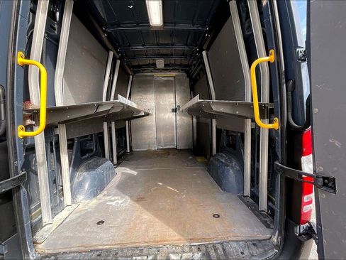 Used 2018 Mercedes-Benz Sprinter 2500 image 7