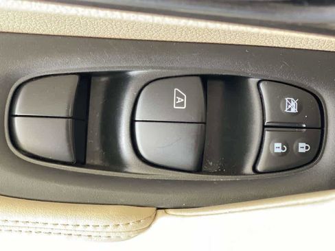 Used 2020 Nissan Rogue SV w/ Premium Package AWD/4WD image 16