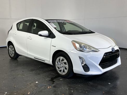 Used 2016 Toyota Prius C Two image 2