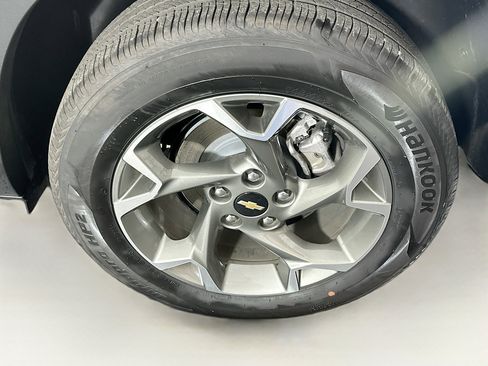 Used 2025 Chevrolet Trax LT w/ LT Convenience Package image 11