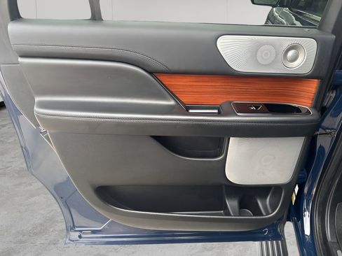 Used 2019 Lincoln Navigator L Reserve image 17