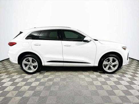 Certified 2025 Audi Q5 Premium w/ Premium Plus AWD/4WD image 8
