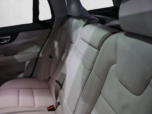 Used 2020 Volvo V60 T5 Cross Country image 25