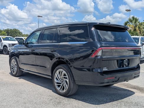 Used 2025 Lincoln Navigator Reserve AWD/4WD image 6