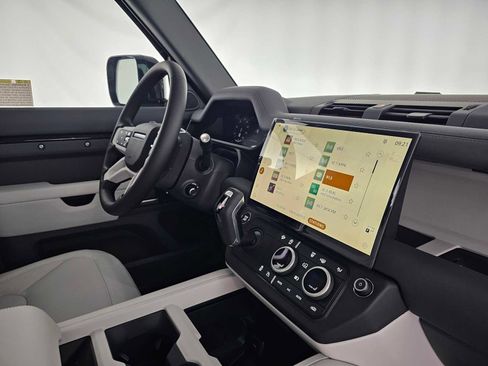 New 2026 Land Rover Defender 110 X-Dynamic SE image 11