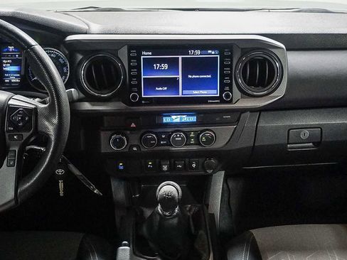 Certified 2022 Toyota Tacoma TRD Off-Road w/ Advanced Technology Package AWD/4WD image 15