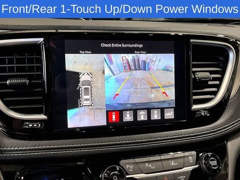 Used 2024 Chrysler Pacifica Premium FWD image 16
