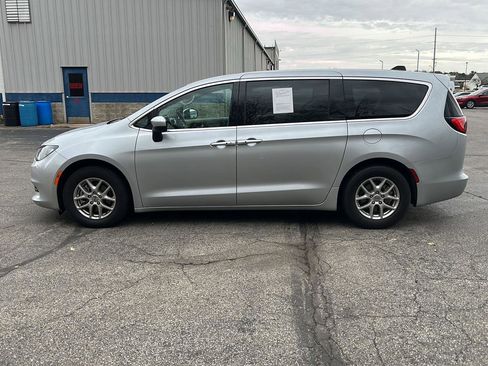Used 2023 Chrysler Voyager LX image 27
