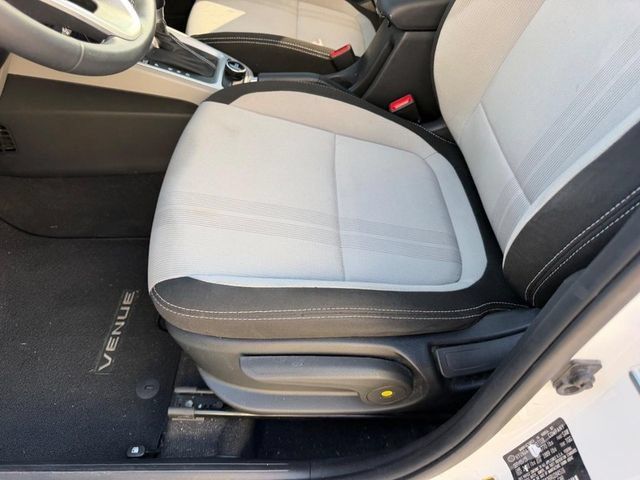 Used 2024 Hyundai Venue SEL FWD image 18
