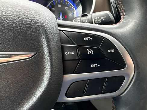 Used 2017 Chrysler Pacifica Touring-L Plus w/ Tire & Wheel Group FWD image 23