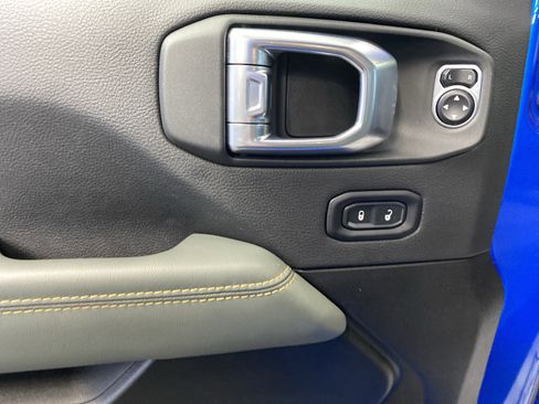 Certified 2024 Jeep Gladiator Mojave image 12