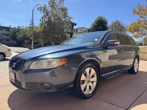 Used 2008 Volvo V70 FWD image 3