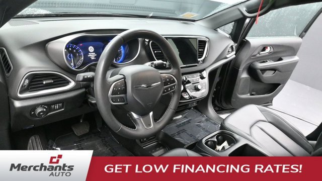 Used 2025 Chrysler Pacifica Select FWD image 29