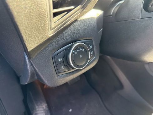 Used 2019 Ford Escape SE image 18