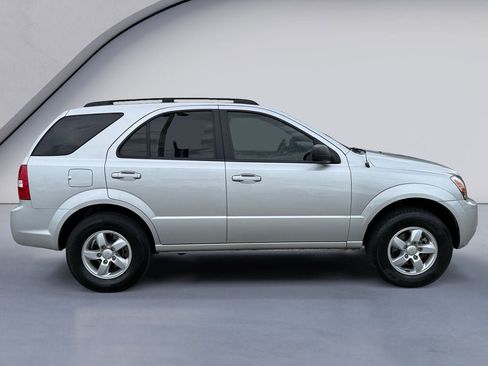 Used 2009 Kia Sorento LX RWD image 6