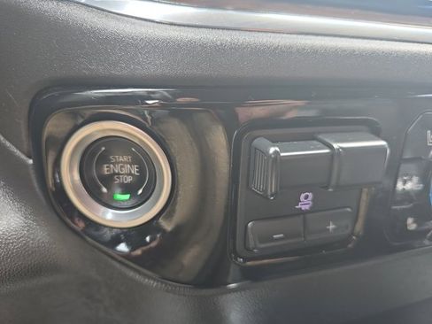 Used 2024 GMC Sierra 1500 SLT w/ SLT Premium Plus Package image 41